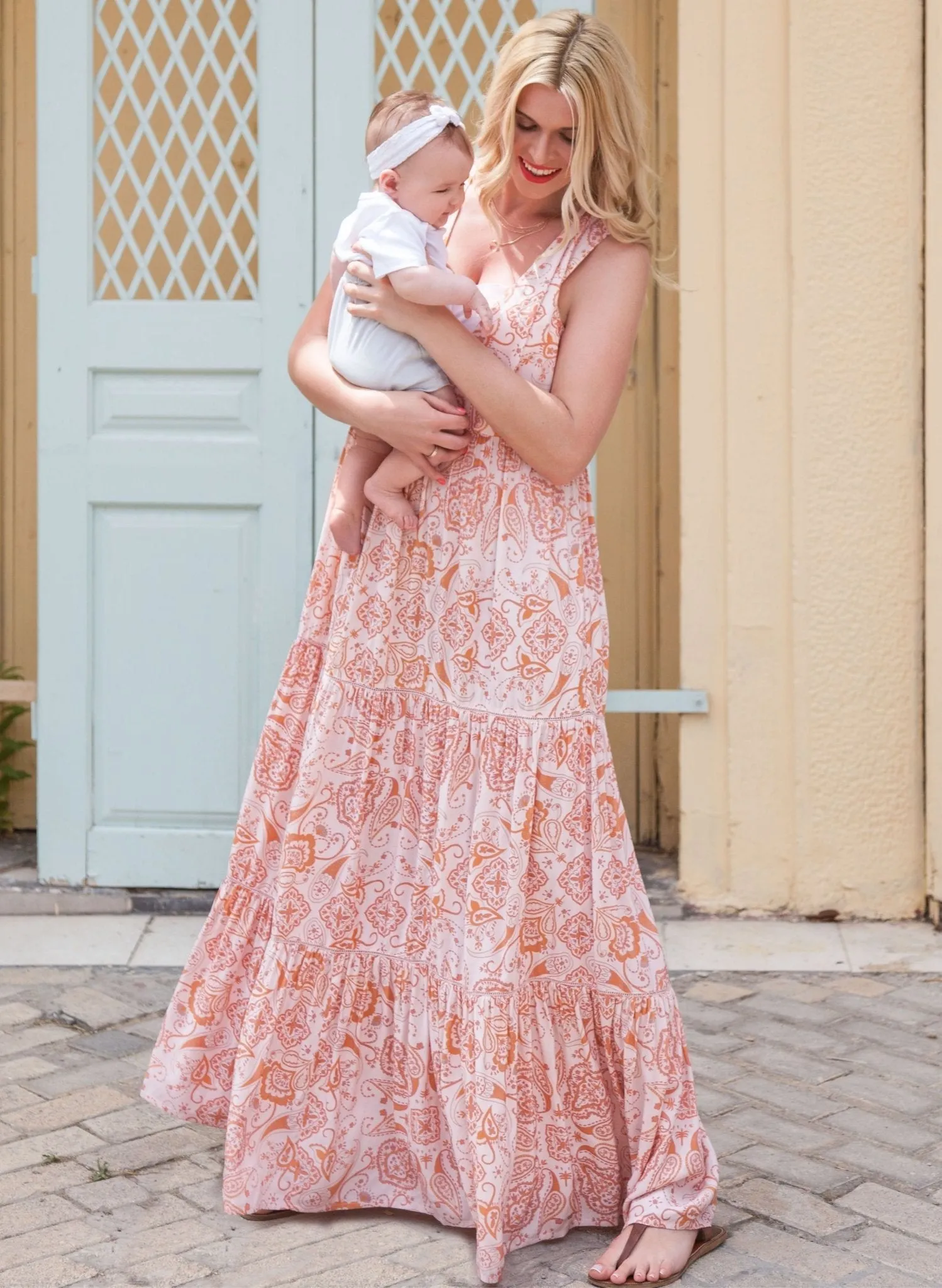 Maternity & Nursing Dress Queen of Hills in Light Pink
